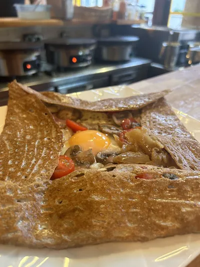 Galette Garnie Oeuf Champignons Tomates Cerises